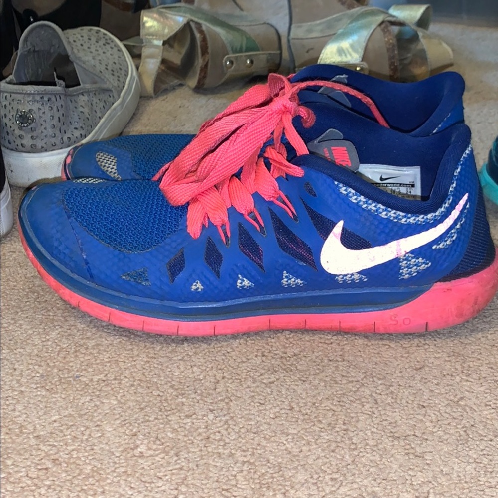 Nike free 5.0 tennis shoes (women’s size 6)